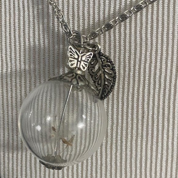 Dandelion necklace! 💚 - Picture 3 of 3